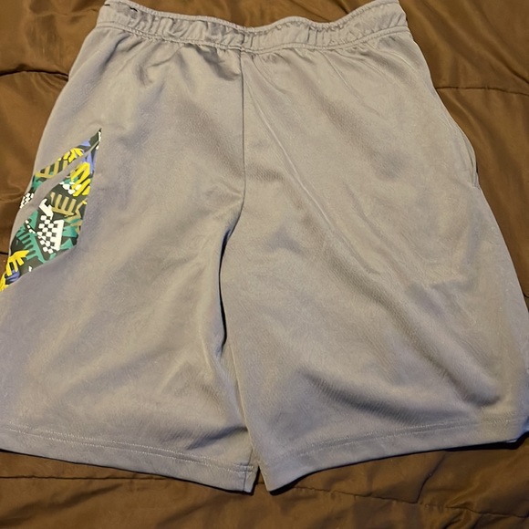 Mens nike short - Picture 2 of 3